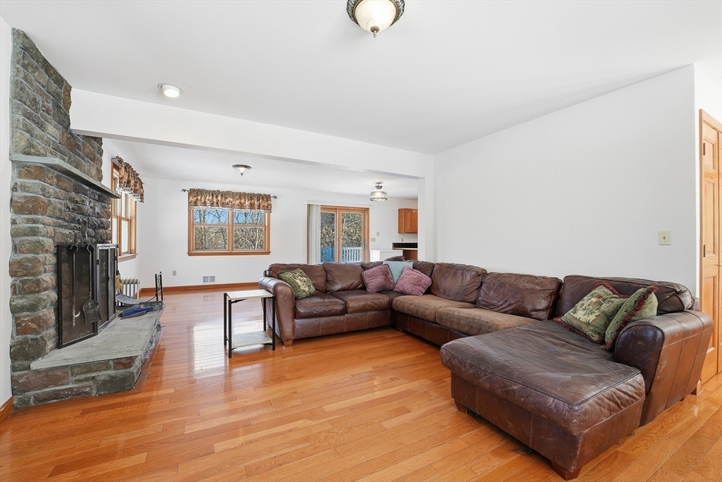 257 Boston Road Palmer, MA 01069 - Photo 15 of 41