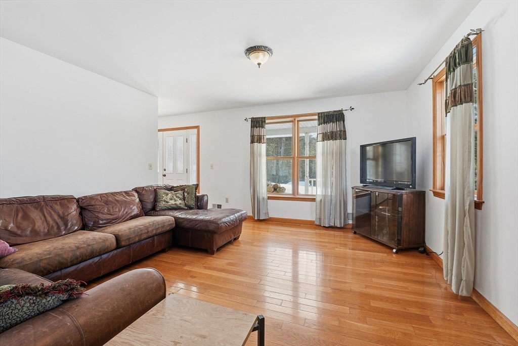 257 Boston Road Palmer, MA 01069 - Photo 16 of 41