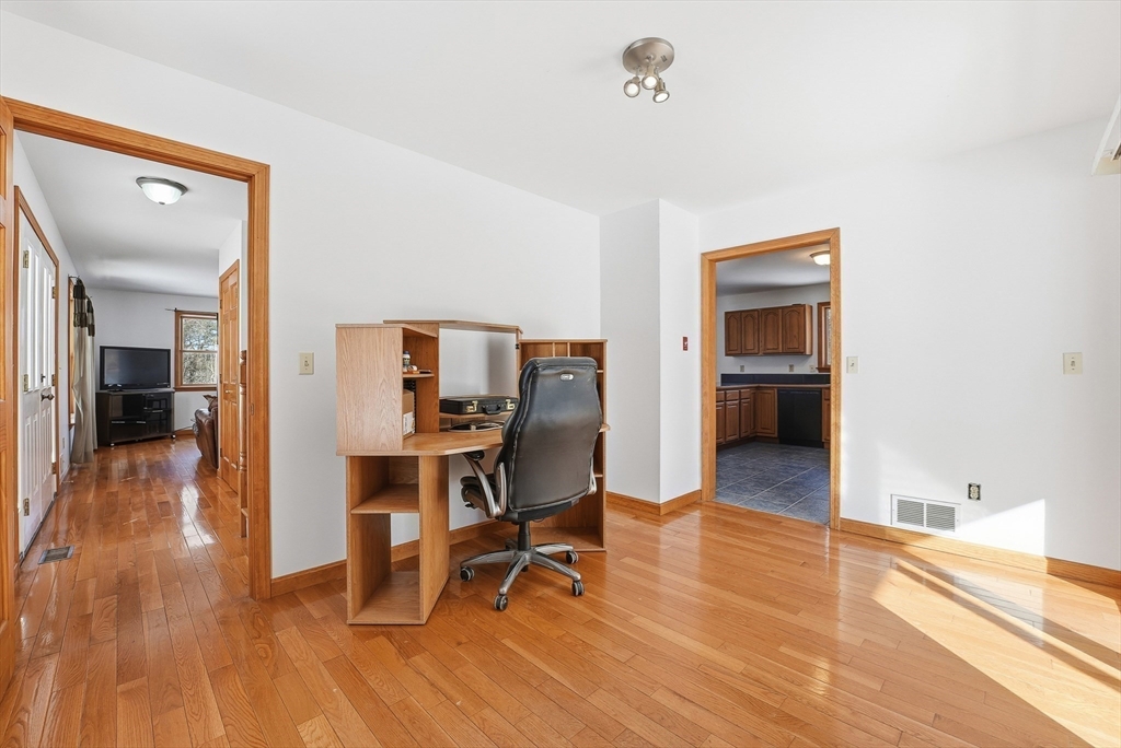 257 Boston Road Palmer, MA 01069 - Photo 18 of 41