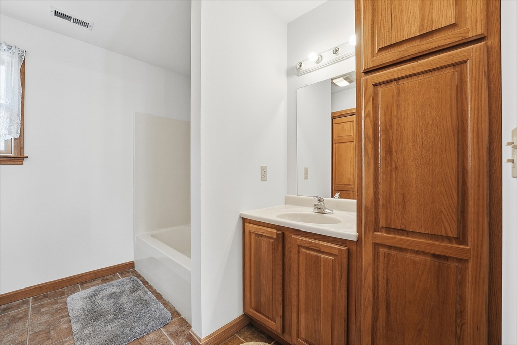 257 Boston Road Palmer, MA 01069 - Photo 22 of 41