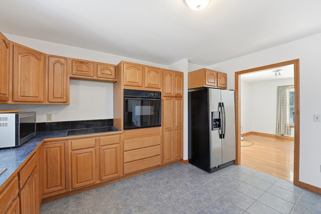 257 Boston Road Palmer, MA 01069 - Photo 7 of 41