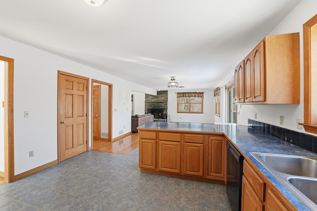 257 Boston Road Palmer, MA 01069 - Photo 10 of 41