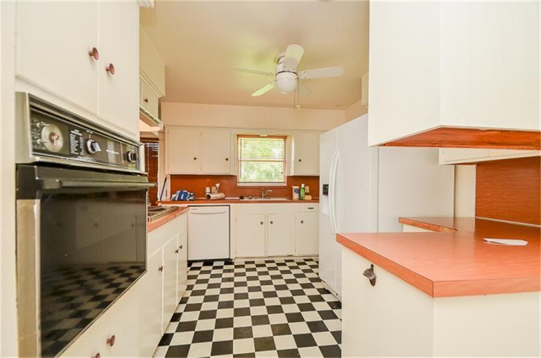 4401 Hummingbird Street Houston, TX 77035 - Photo 9 of 26 Gallery Image 9
