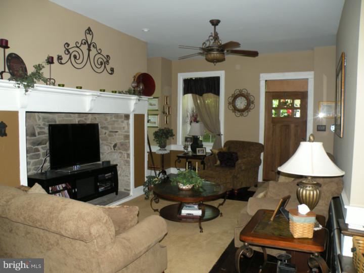 3 Clayborne Road Reading, PA 19606 - Photo 9 of 22 Living Room