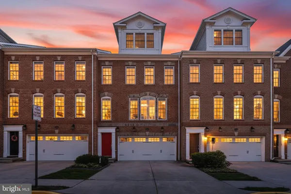 $825,000 | 7897 Carbondale Way, Springfield, VA 22153
