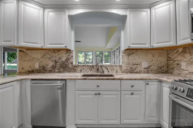 $749,900 | 15 Briarhill Road, Amherst, NY 14221