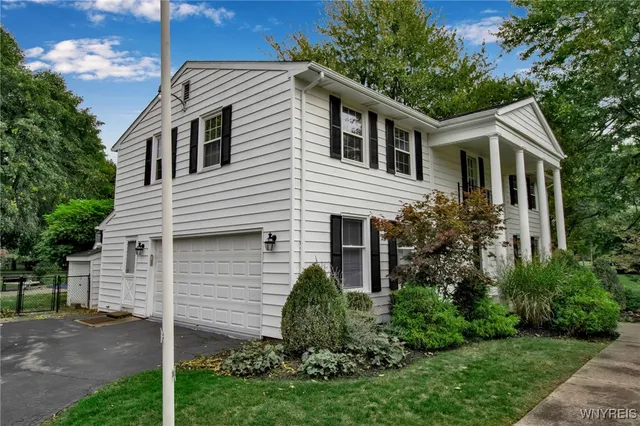 $749,900 | 15 Briarhill Road, Amherst, NY 14221