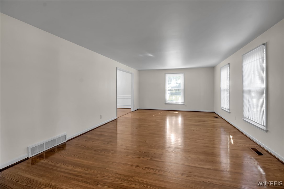 15 Briarhill Road Amherst, NY 14221 - Photo 4 of 37