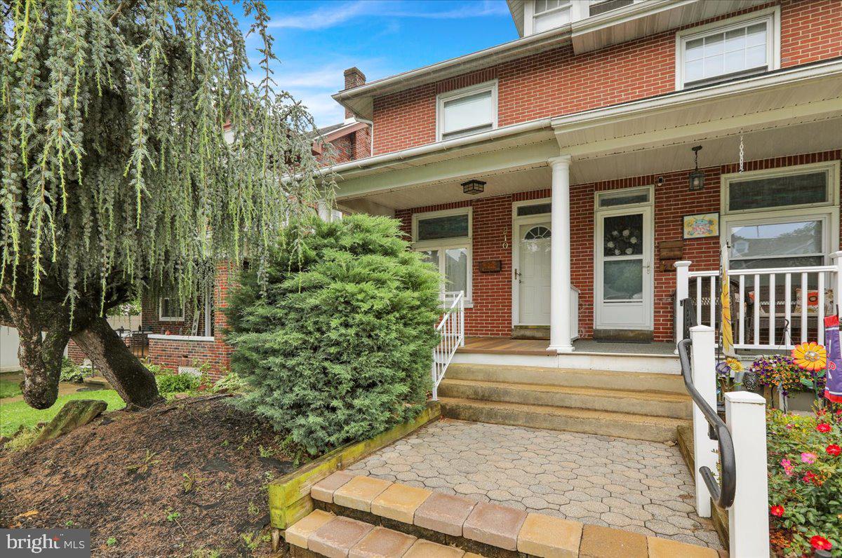 210 North Waverly Street Reading, PA 19607 - Photo 1 of 38 Gallery Image 1