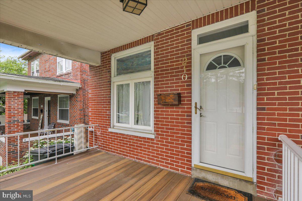 210 North Waverly Street Reading, PA 19607 - Photo 3 of 38 Gallery Image 3