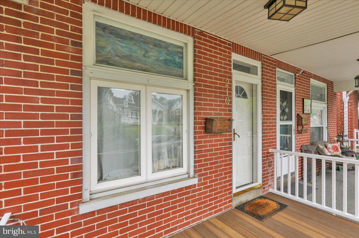 210 North Waverly Street Reading, PA 19607 - Photo 4 of 38 Gallery Image 4