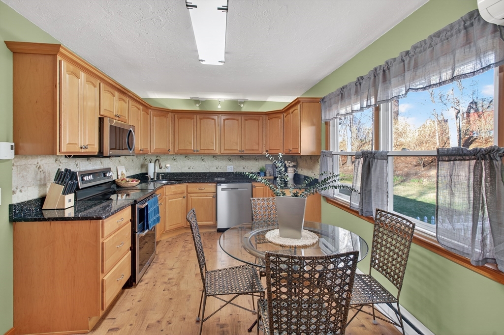 35 Dudley Road Oxford, MA 01540 - Photo 12 of 40