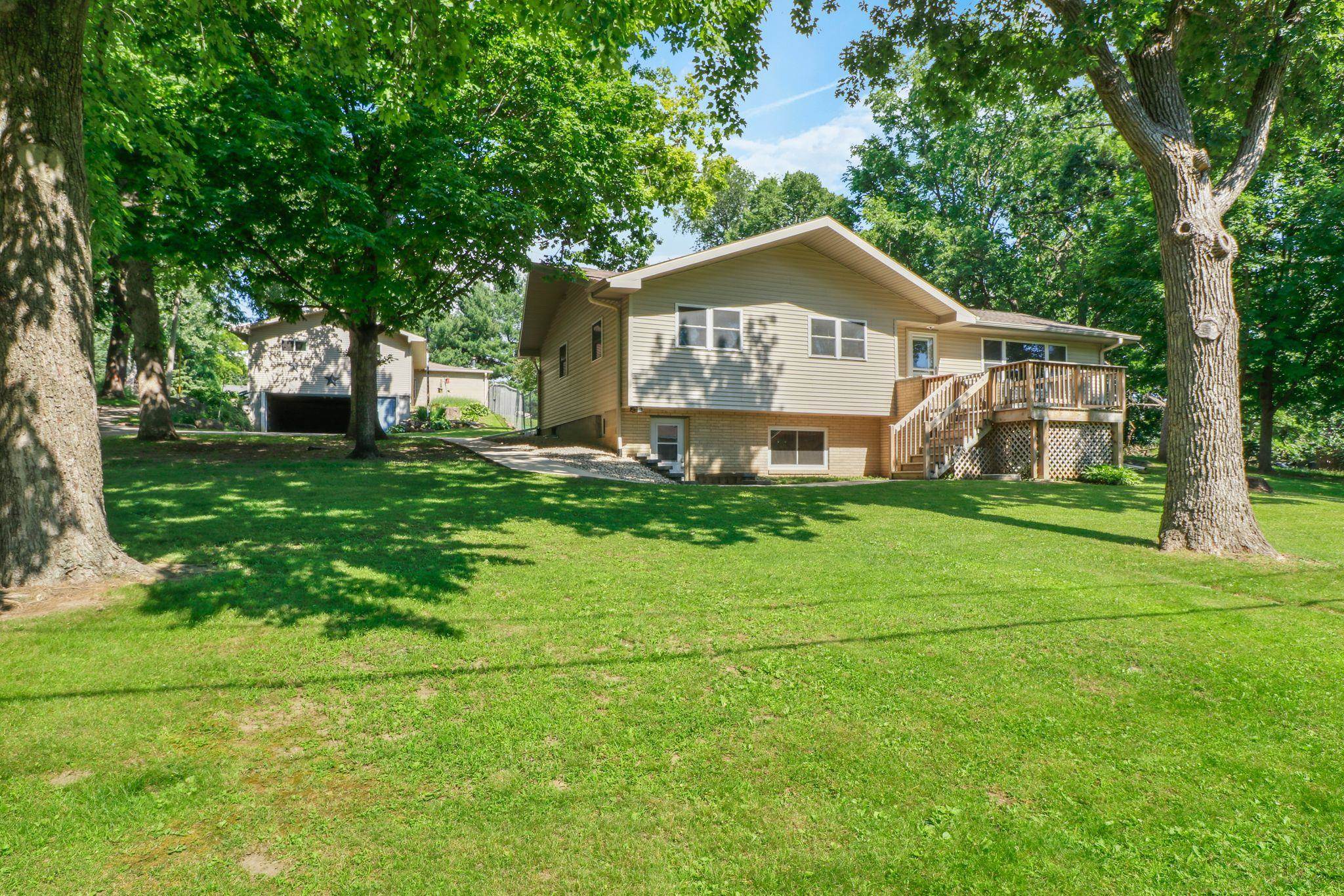 4990 Bultman Road Madison, WI 53704 - Photo 2 of 41