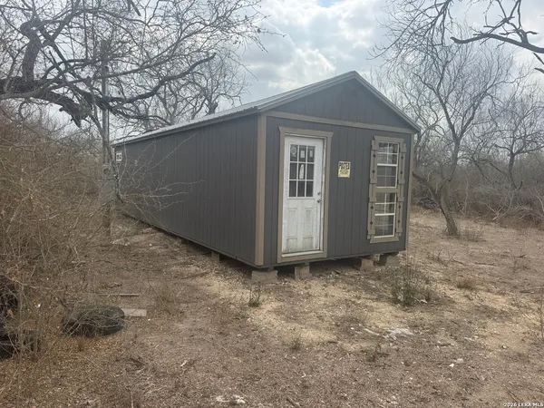 $30,000 | 711 North Davidson Street, Karnes City, TX 78118