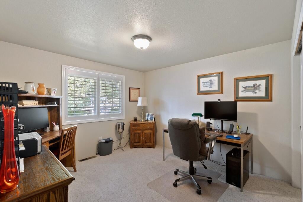 745 Eric Loop Grants Pass, OR 97526 - Photo 38 of 46 l5_bed-room_745-Eric-Loop