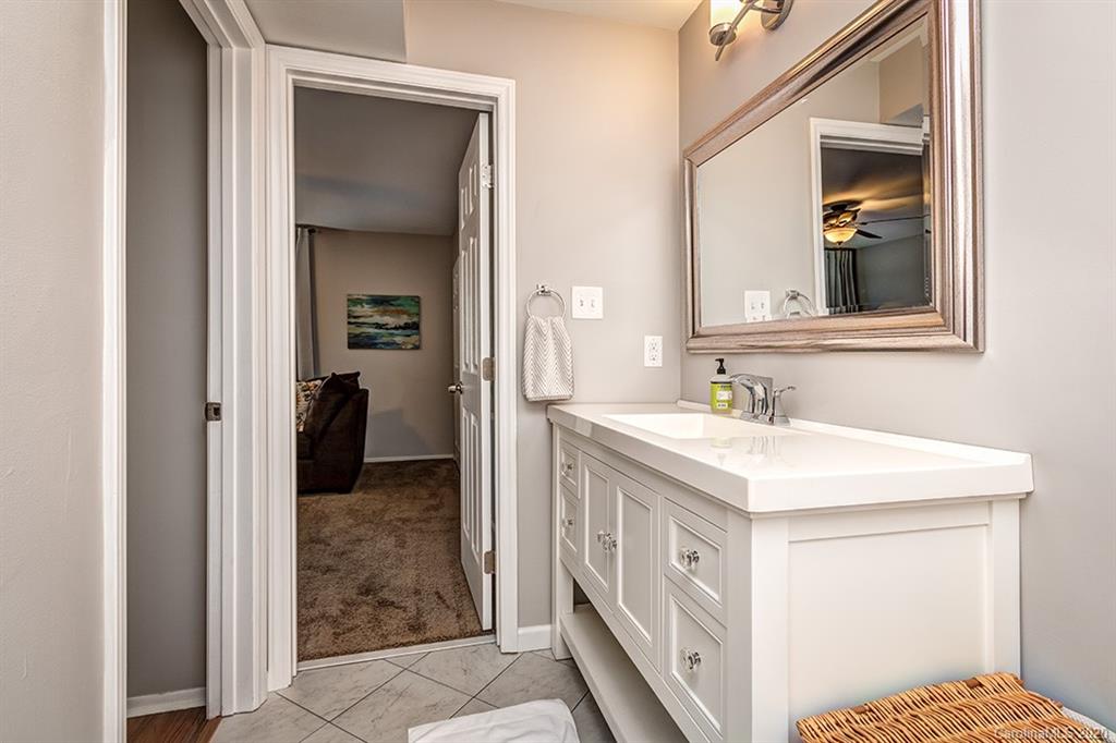4936 Sardis Road, Unit C Charlotte, NC 28270 - Photo 13 of 30