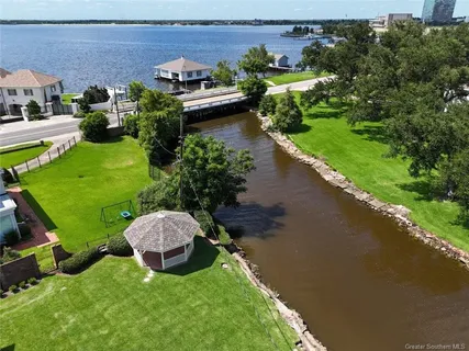 $400,000 | 200 Griffith Street, Lake Charles, LA 70601