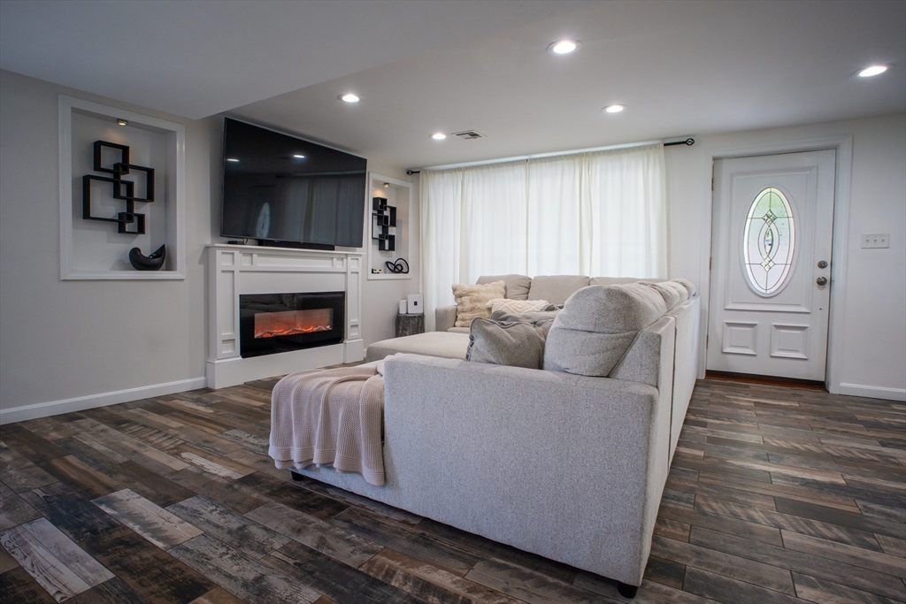 57 Shirley Road Shrewsbury, MA 01545 - Photo 10 of 39