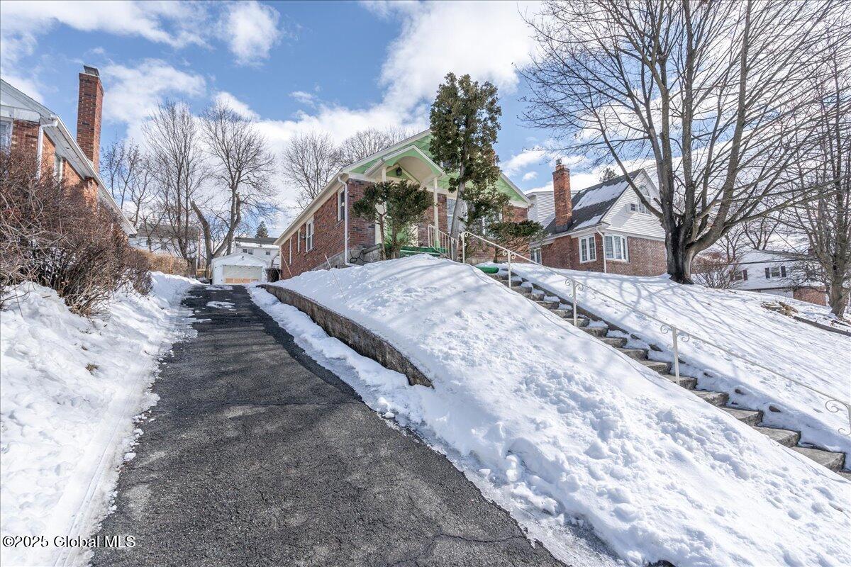 4 Centerview Drive Troy, NY 12180 - Photo 4 of 40 04-4 CENTERVIEW-39
