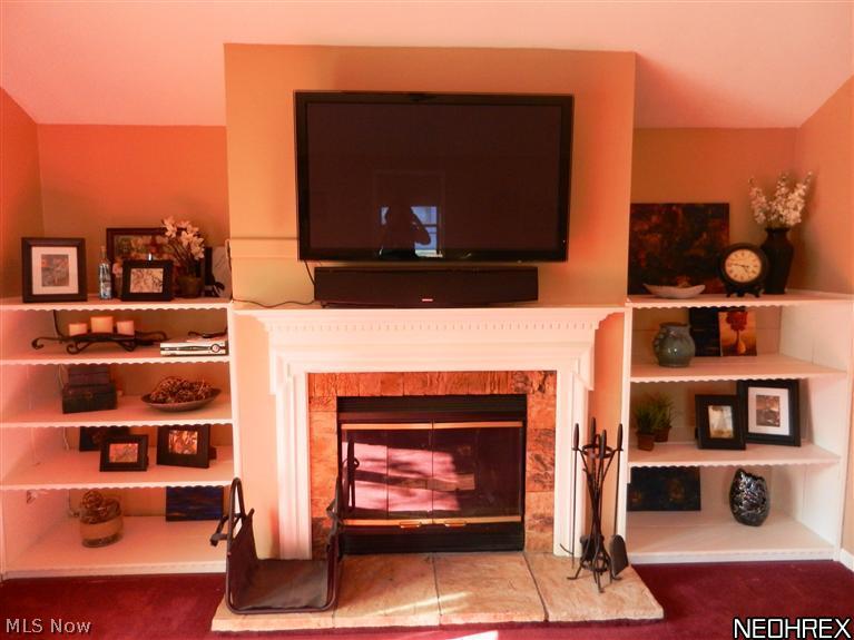 994 Glenside Avenue South Euclid, OH 44121 - Photo 8 of 17 FAMILY ROOM