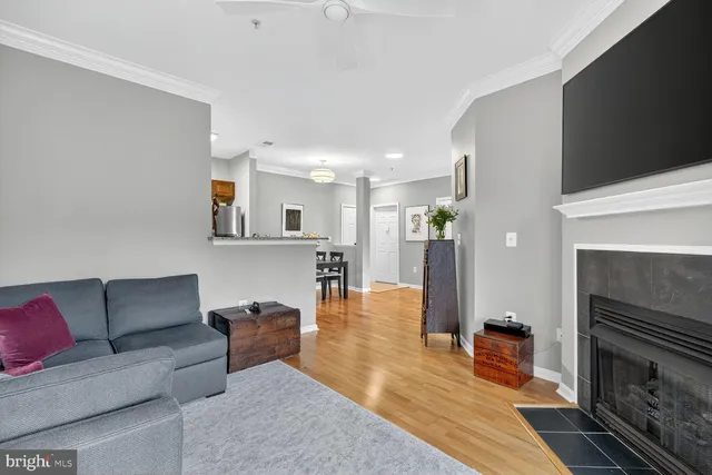 $299,950 | 4862 Eisenhower Avenue, Unit 460, Alexandria, VA 22304