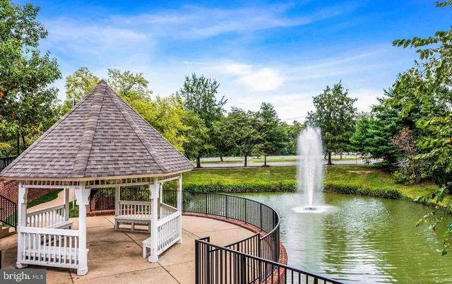 $299,950 | 4862 Eisenhower Avenue, Unit 460, Alexandria, VA 22304