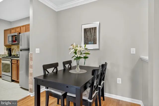 $299,950 | 4862 Eisenhower Avenue, Unit 460, Alexandria, VA 22304