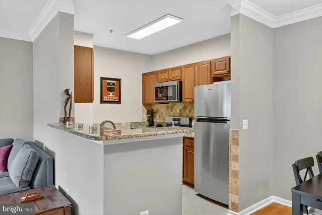 $299,950 | 4862 Eisenhower Avenue, Unit 460, Alexandria, VA 22304