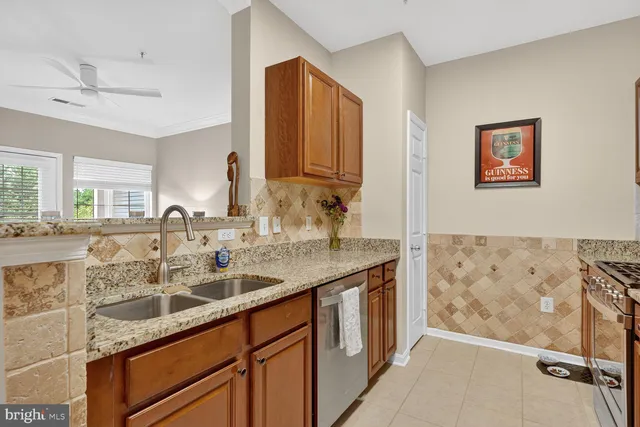 $299,950 | 4862 Eisenhower Avenue, Unit 460, Alexandria, VA 22304