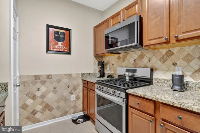 $299,950 | 4862 Eisenhower Avenue, Unit 460, Alexandria, VA 22304