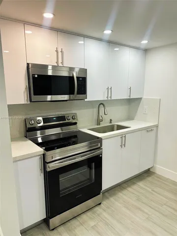 $1,900 | 14201 North Kendall Drive, Unit 412D, Miami, FL 33186