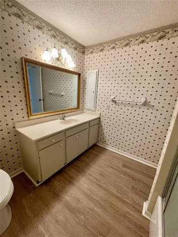 a view of a back yard