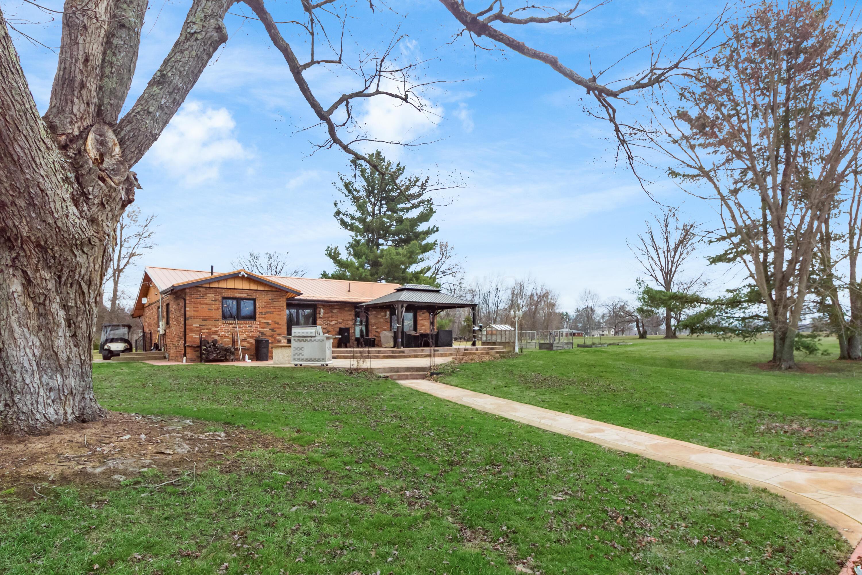 12580 Robins Road Westerville, OH 43082 - Photo 42 of 67 036_0fa1d1d_M_12580_Robins079