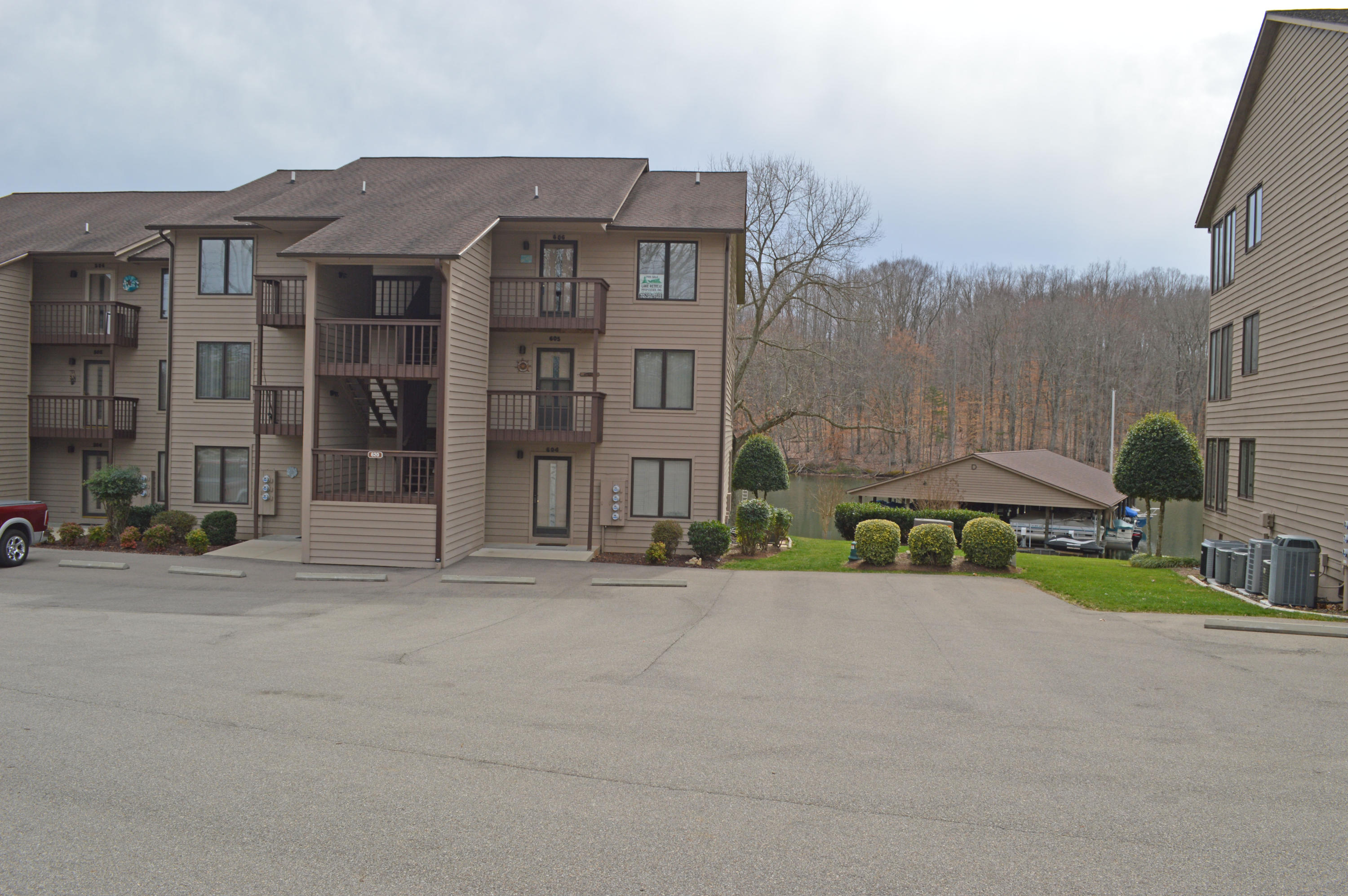 620 Monte Vista Road, Unit 606 Union Hall, VA 24176 - Photo 3 of 39 a front view of a building with garden and trees