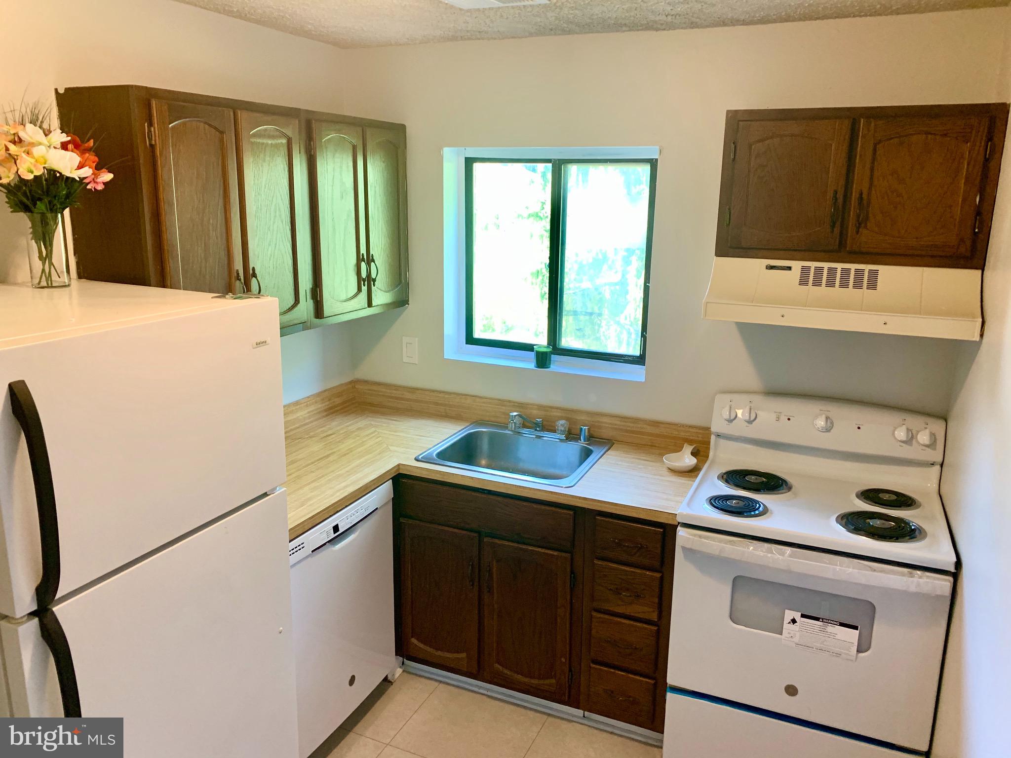3926 Rolling Rd., Unit 11D Baltimore, MD 21208 - Photo 14 of 22 Kitchen is Ready to prepare you next meal!