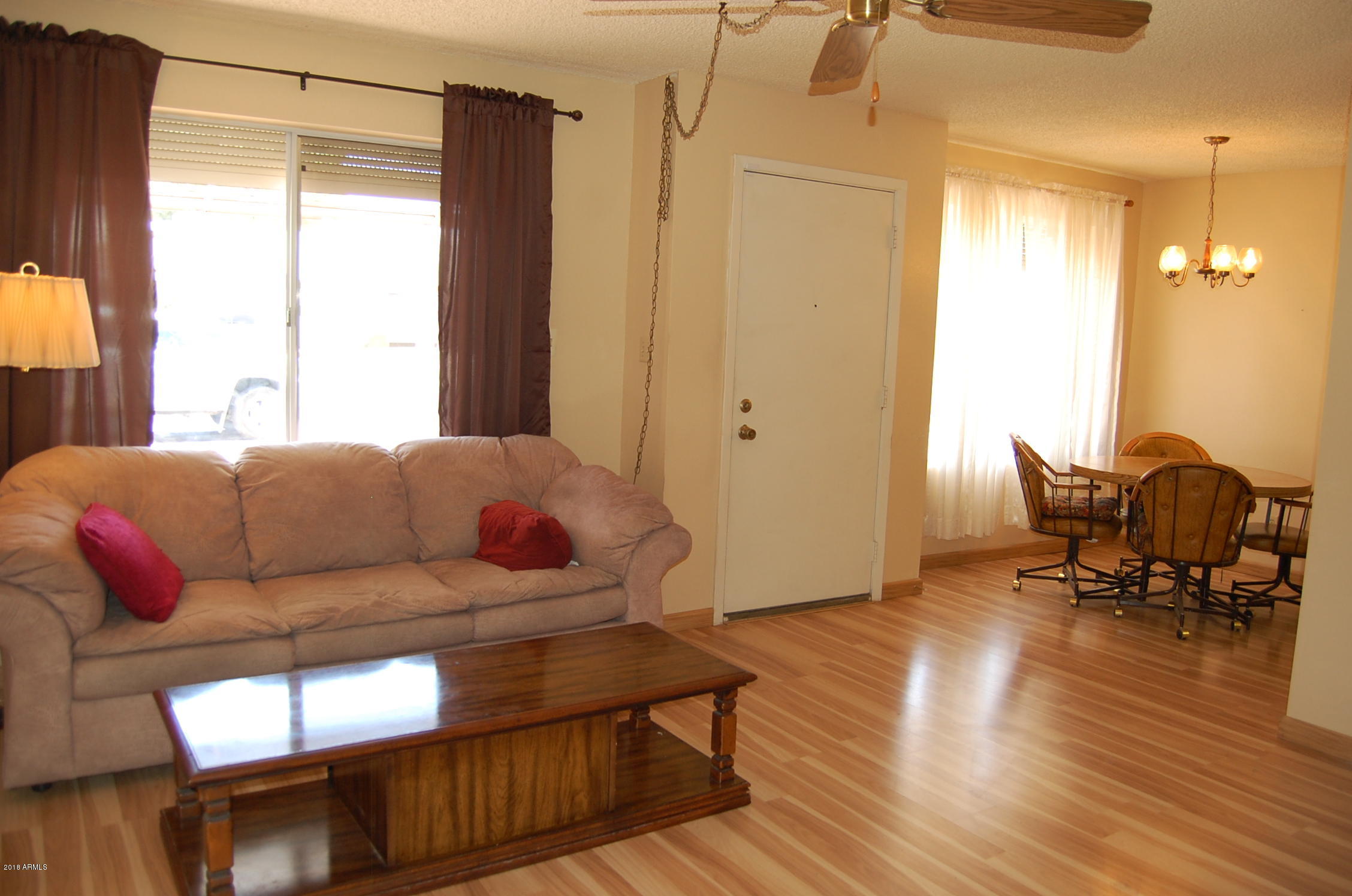 9616 West Mountain View Road, Unit B Peoria, AZ 85345 - Photo 3 of 18 Livingroom