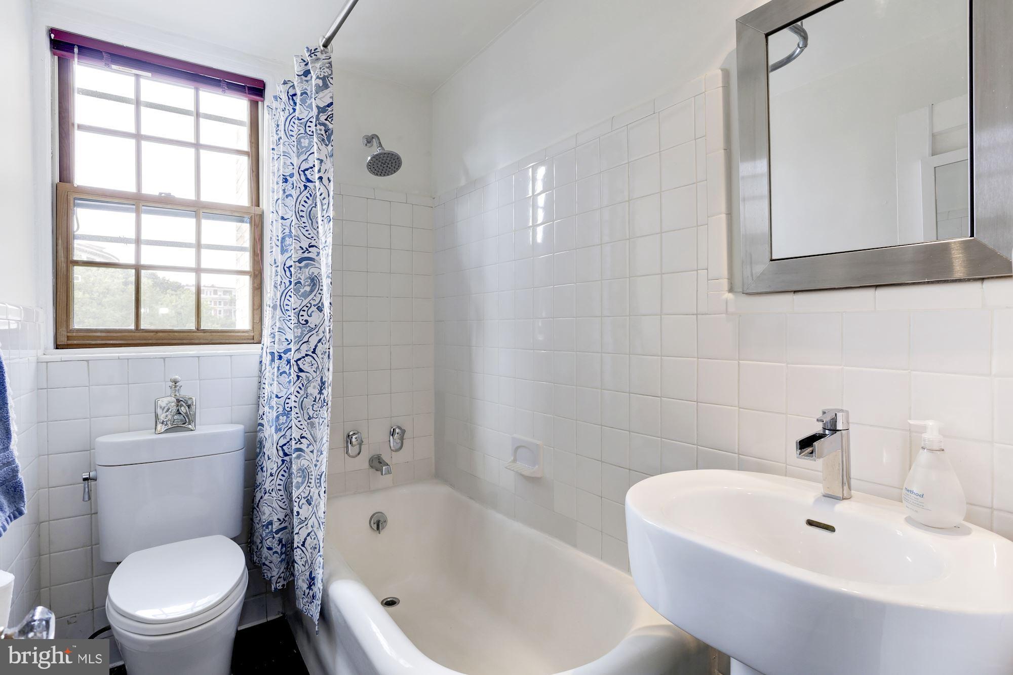 2032 Belmont Road Northwest, Unit 623 Washington, DC 20009 - Photo 33 of 39
