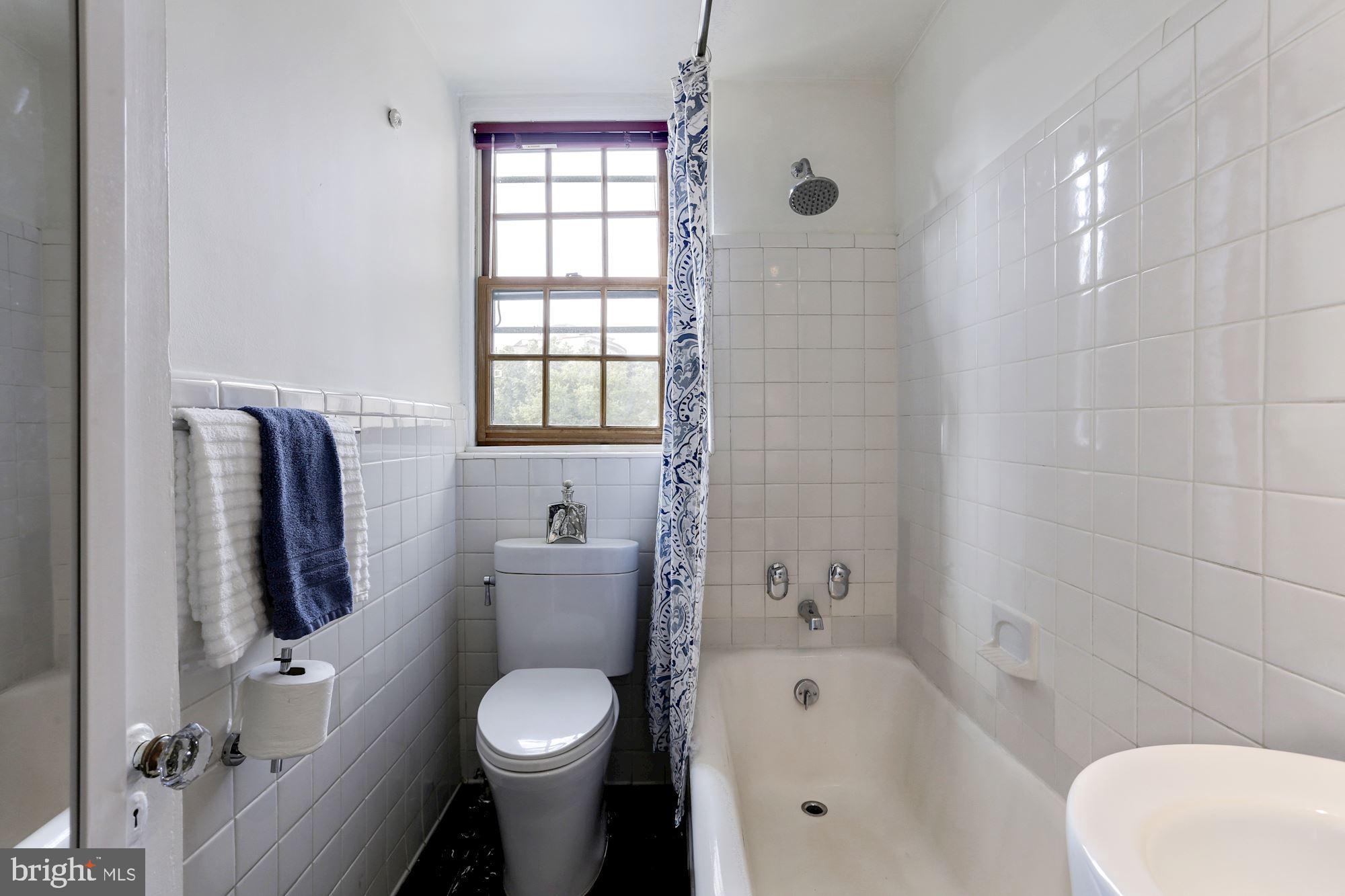 2032 Belmont Road Northwest, Unit 623 Washington, DC 20009 - Photo 34 of 39