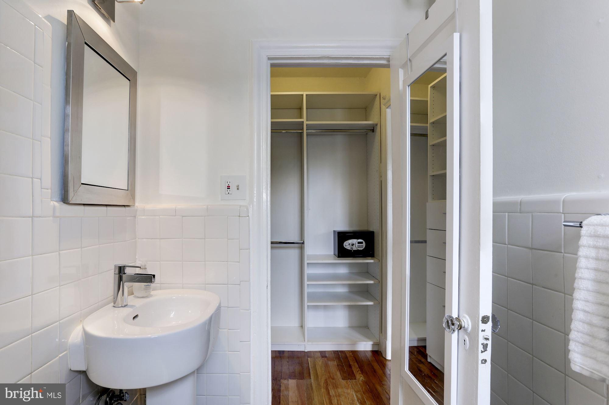 2032 Belmont Road Northwest, Unit 623 Washington, DC 20009 - Photo 35 of 39