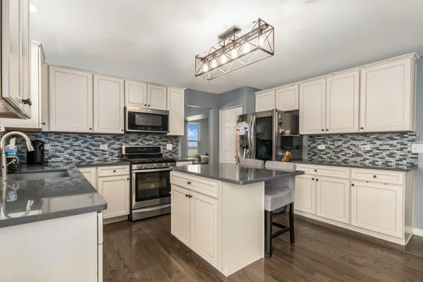 $419,900 | 1802 Oxford Way, Joliet, IL 60431