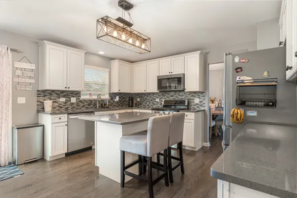 $419,900 | 1802 Oxford Way, Joliet, IL 60431