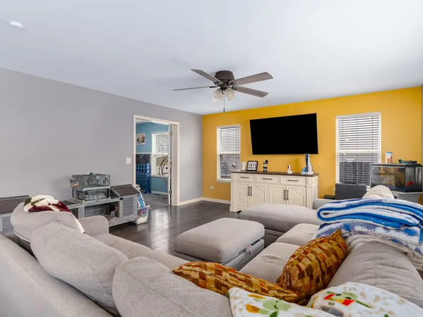 $419,900 | 1802 Oxford Way, Joliet, IL 60431