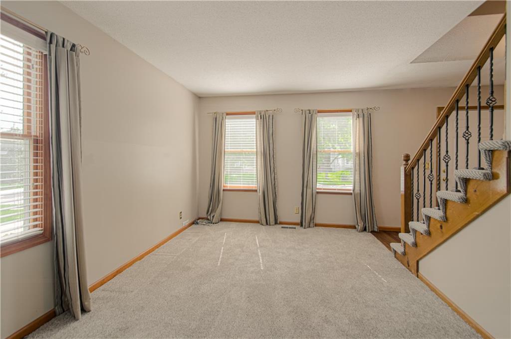 8209 Bell Road Lenexa, KS 66219 - Photo 7 of 49