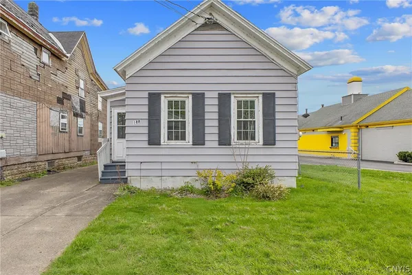 $1,800 | 188 West Bridge Street, Oswego, NY 13126
