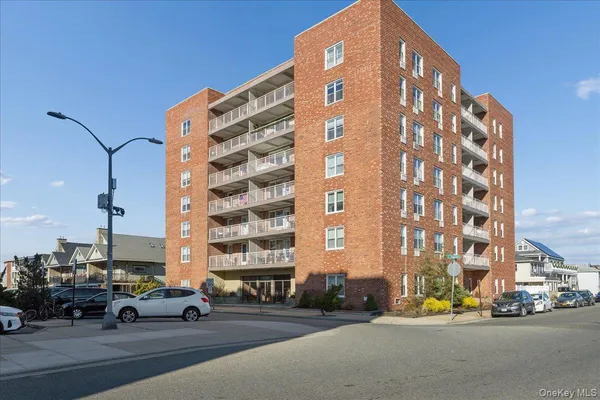$325,000 | 855 East Broadway, Unit 4G, Long Beach, NY 11561