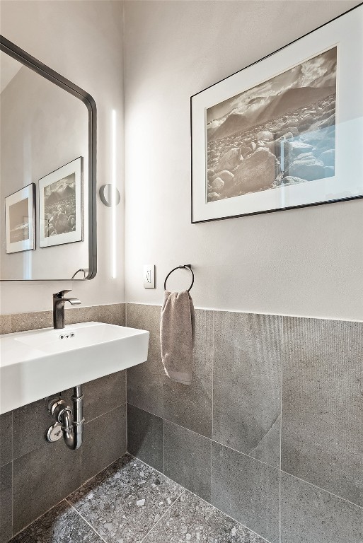 2037 Wolf Creek Ranch Road Burnet, TX 78611 - Photo 23 of 40 a bathroom with a sink a mirror and a shower