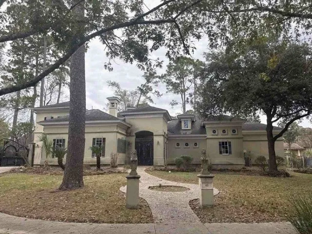 $318,000 | 46 Kingwood Greens Drive, Kingwood, TX 77339