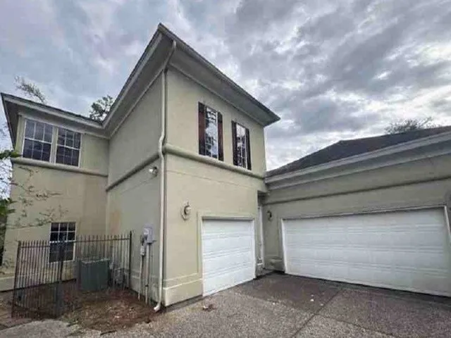 $318,000 | 46 Kingwood Greens Drive, Kingwood, TX 77339