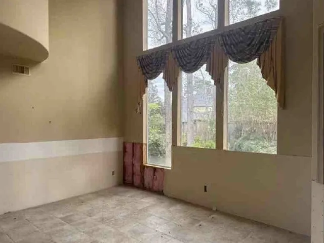 $318,000 | 46 Kingwood Greens Drive, Kingwood, TX 77339