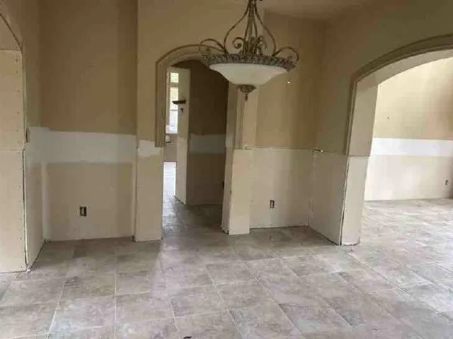 $318,000 | 46 Kingwood Greens Drive, Kingwood, TX 77339